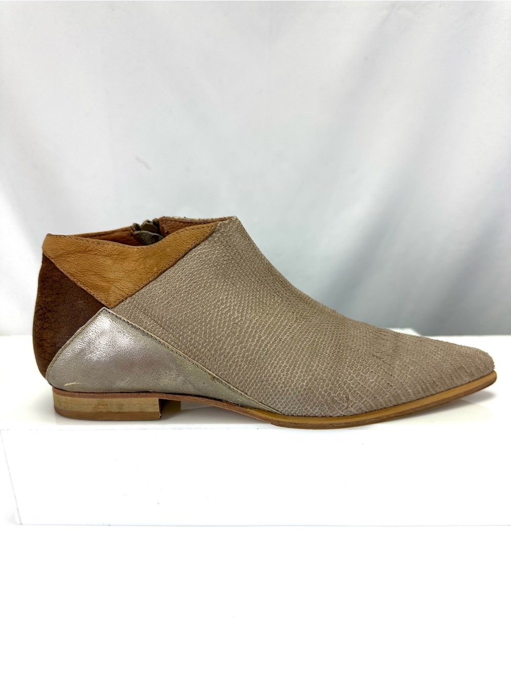 Free People Pointed Toe Leather Ankle Booties Taupe Metallic Size 39 WesternBoho